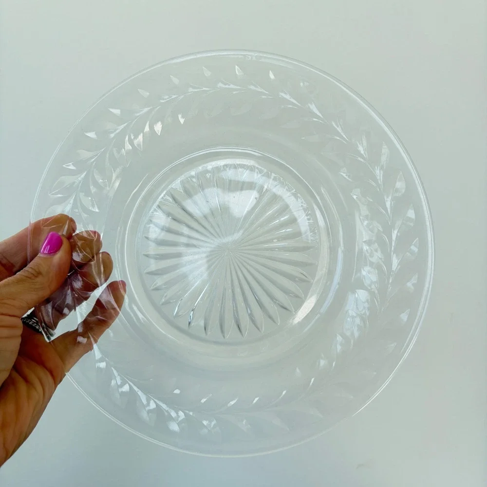Set of 8 Vintage Clear Glass Laurel Leaf Sunburst 8 Inch Salad Dessert Plates